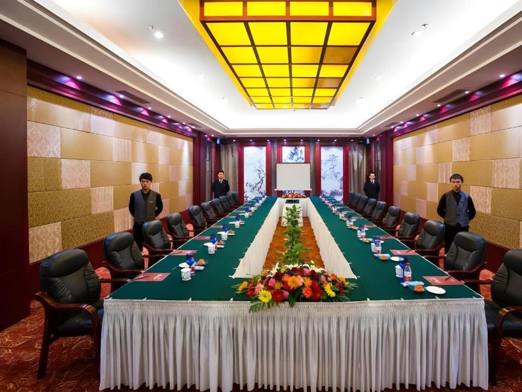 Feicheng Blossom Hotel Esterno foto