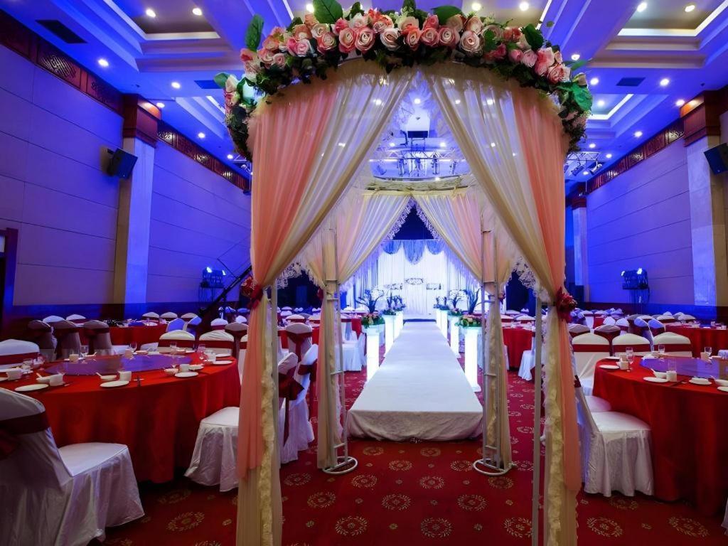 Feicheng Blossom Hotel Esterno foto